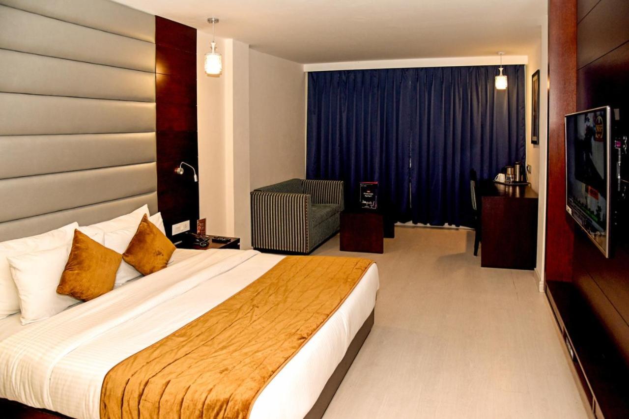 Hotel Sunbeam Premium Zirakpur Exteriér fotografie