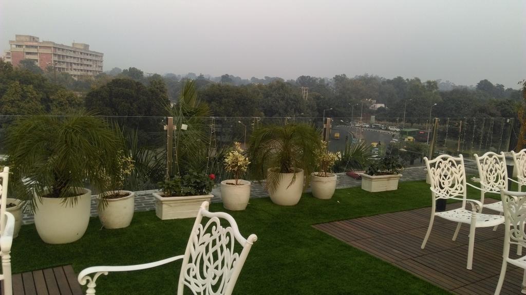 Hotel Sunbeam Premium Zirakpur Exteriér fotografie
